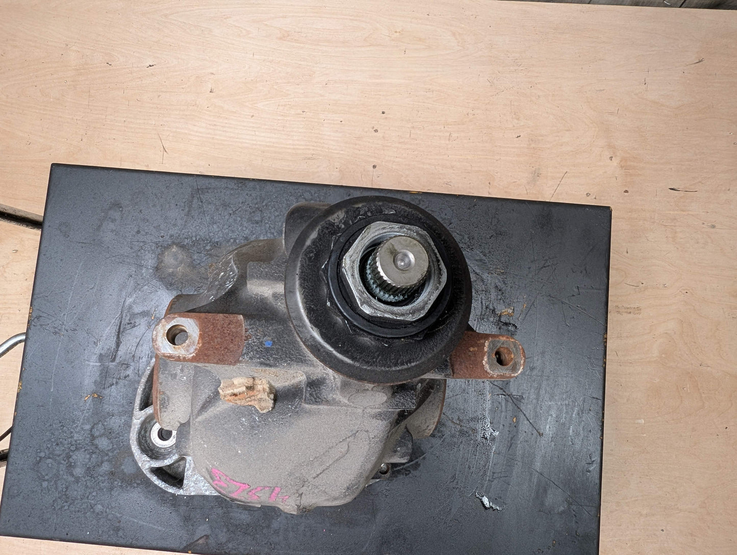 OEM BMW E82 E88 E92 E93 135 335 N54 N55 DCT Rear Differential Axle Carrier 2.56