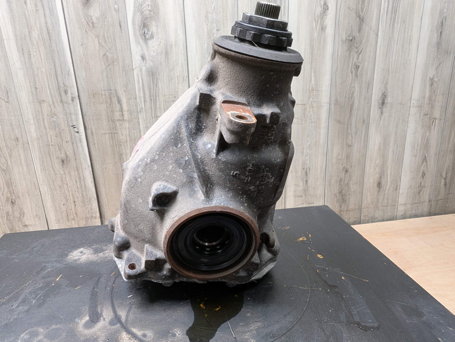 OEM BMW E82 E88 E92 E93 135 335 N54 N55 DCT Rear Differential Axle Carrier 2.56