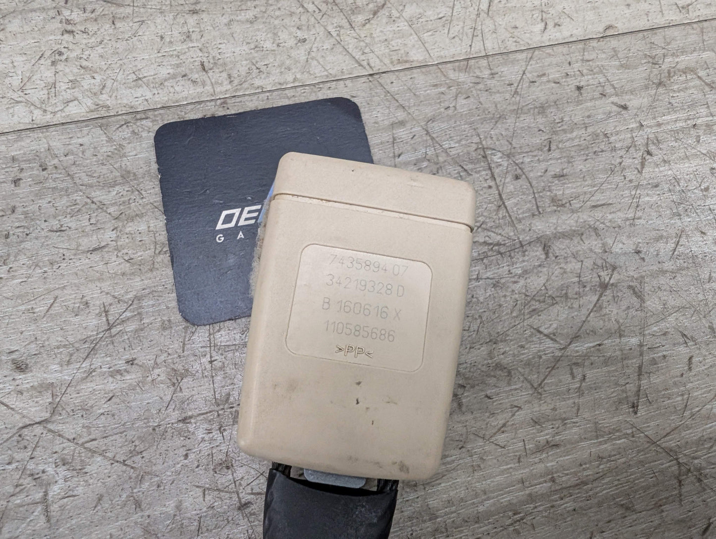 OEM BMW G11 G12 G30 740 750 Front Left Driver Seatbelt Seat Belt Buckle BEIGE