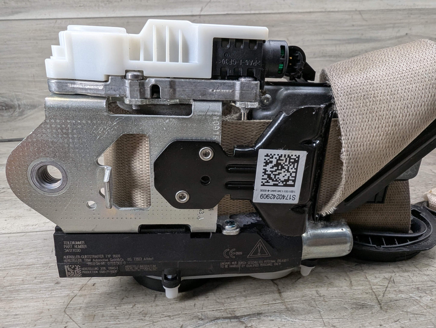 16-22 OEM BMW G11 G12 740 750 Front Right Passenger Seat Belt Retractor BEIGE
