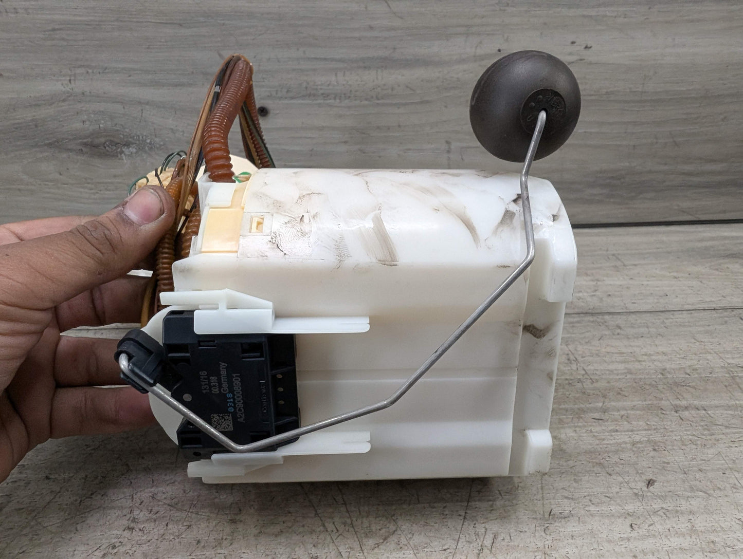 16-22 OEM BMW G12 740 Engine B58 Gas Tank Fuel Pump Sending Unit