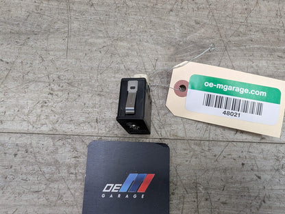 OEM BMW E60 E70 E82 E90 E92 F02 F10 F25 AUX Port USB Plug Input Jack Connector