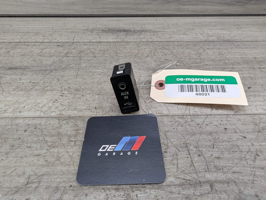 OEM BMW E60 E70 E82 E90 E92 F02 F10 F25 AUX Port USB Plug Input Jack Connector