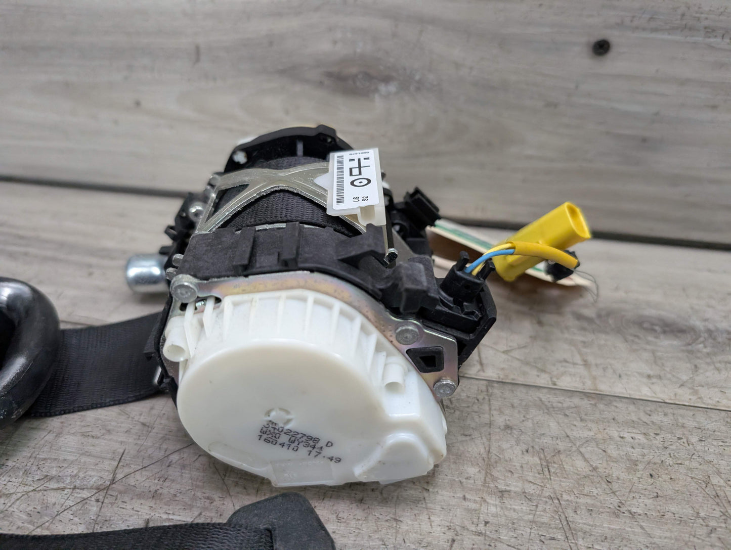 OEM BMW E88 128 135 Front Right Passenger Seat Belt Seatbelt Retractor Black