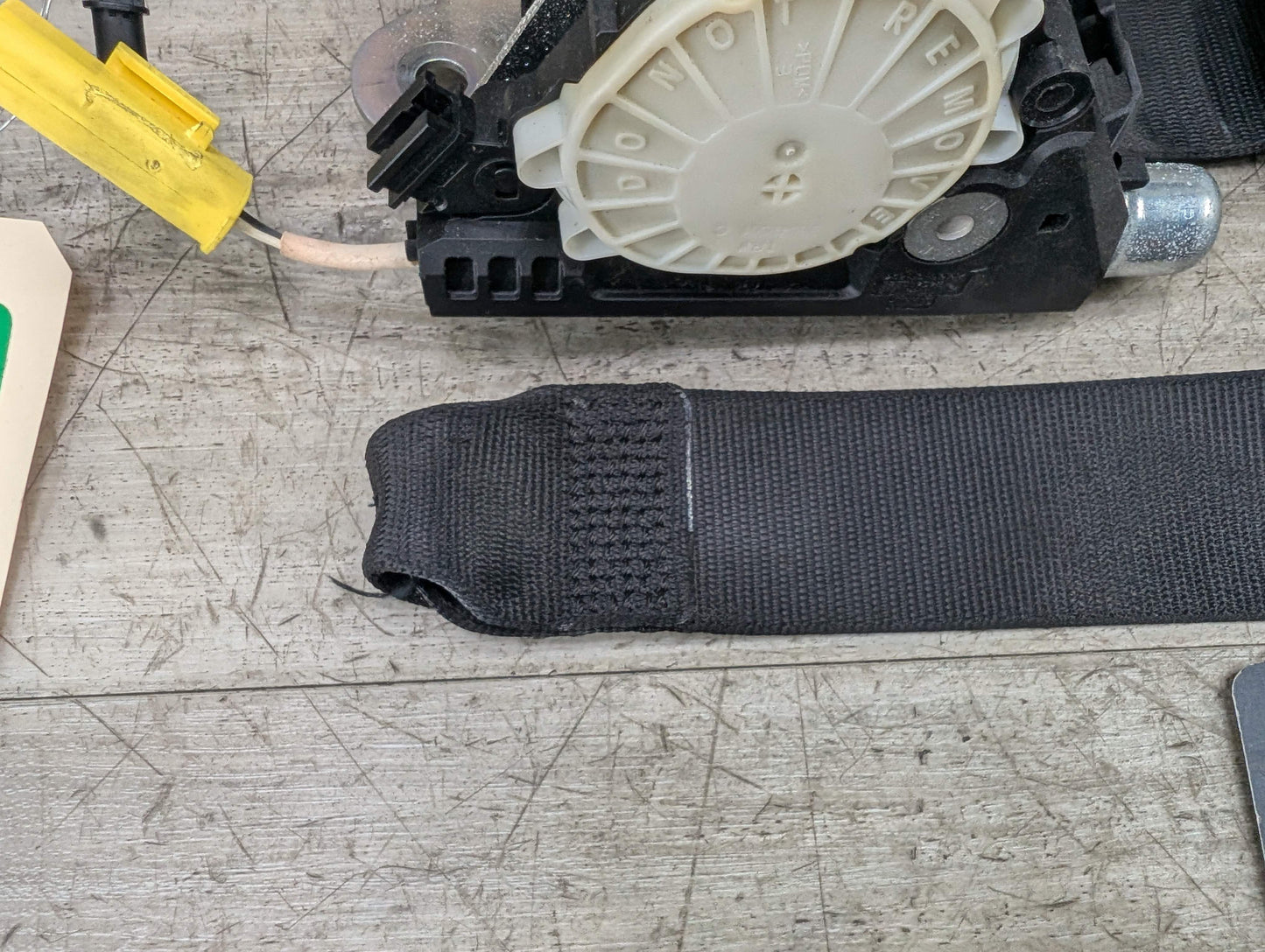 OEM BMW E88 128 135 Front Right Passenger Seat Belt Seatbelt Retractor Black