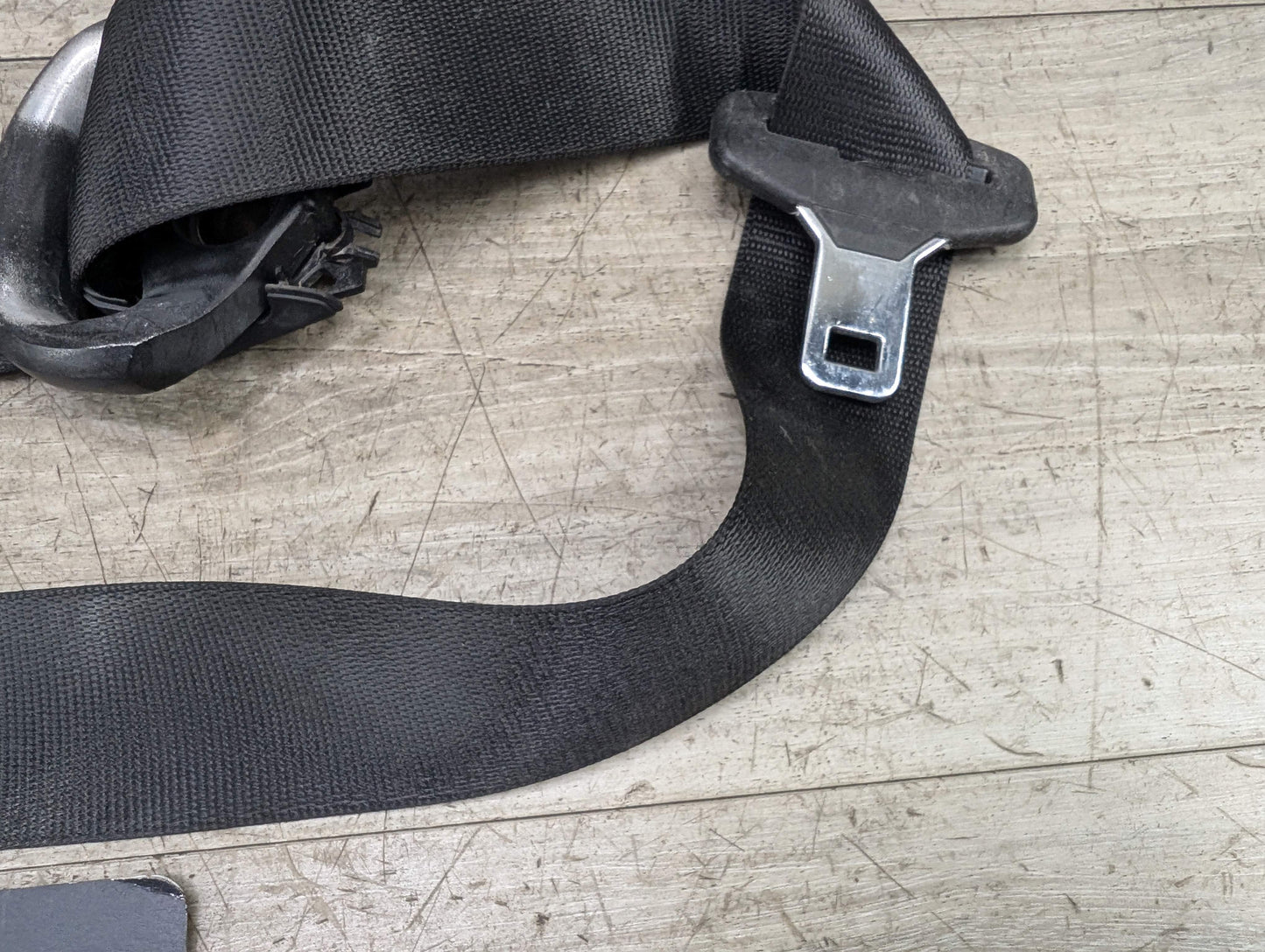 OEM BMW E88 128 135 Front Right Passenger Seat Belt Seatbelt Retractor Black