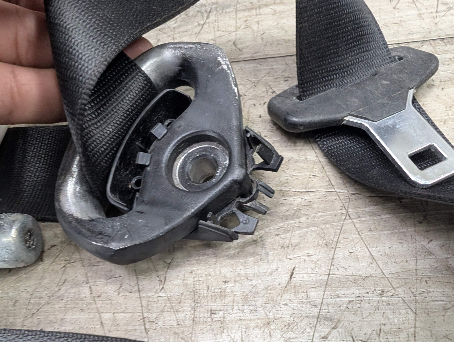 OEM BMW E88 128 135 Front Right Passenger Seat Belt Seatbelt Retractor Black