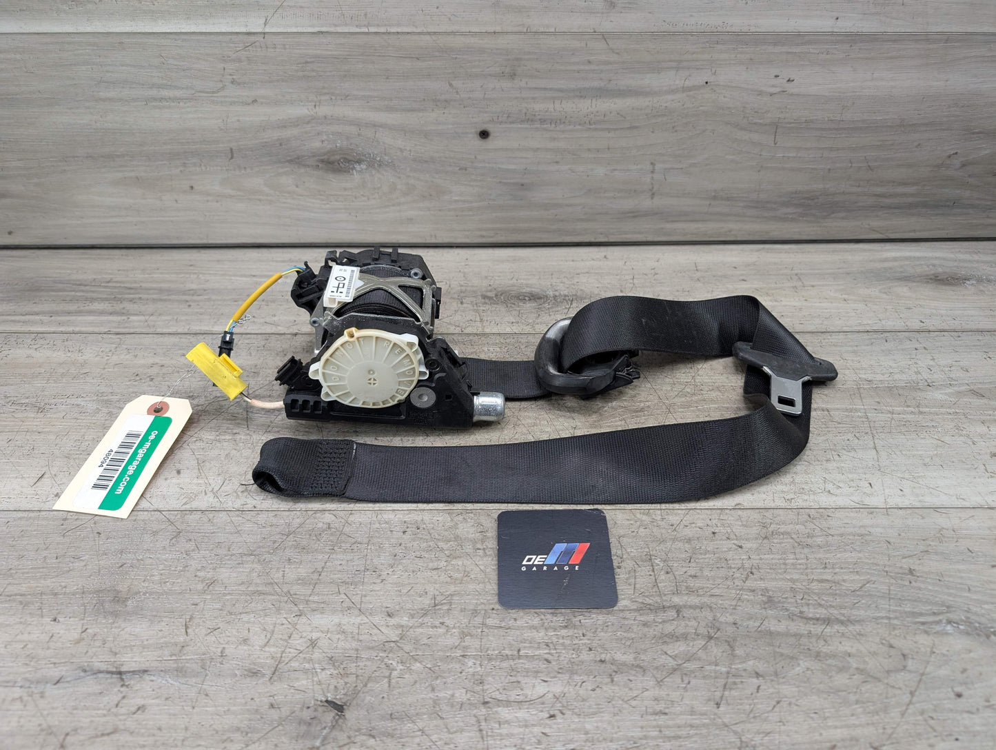 OEM BMW E88 128 135 Front Right Passenger Seat Belt Seatbelt Retractor Black