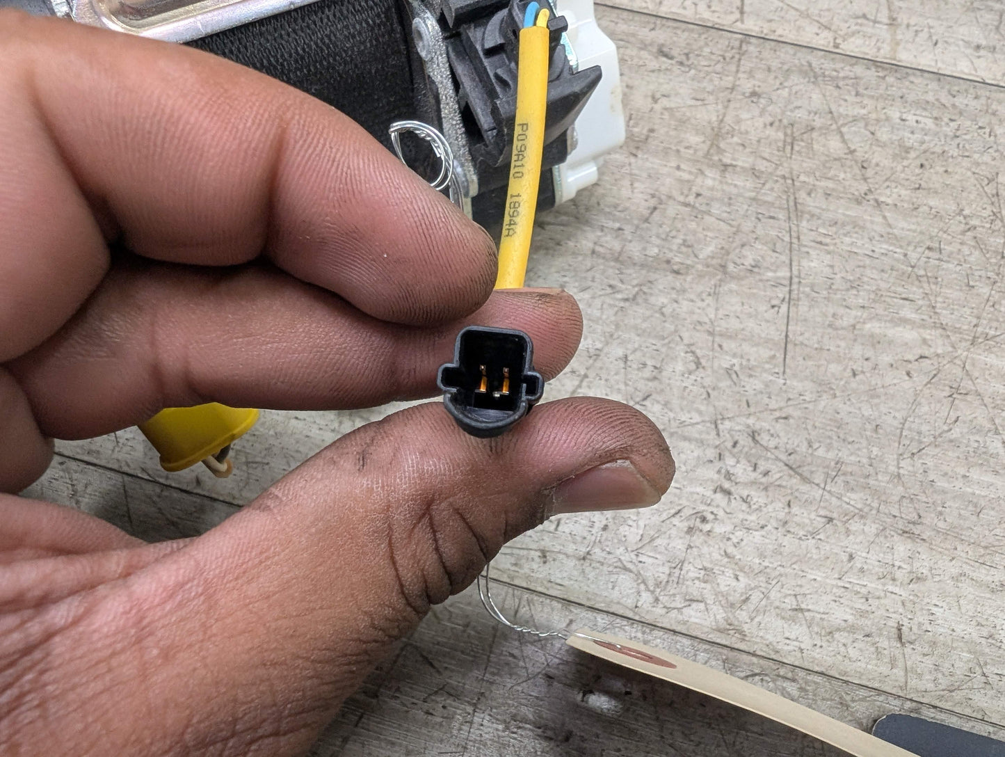 08-13 OEM BMW E88 128 135 Front Left Driver Seat Belt Seatbelt Retractor Black