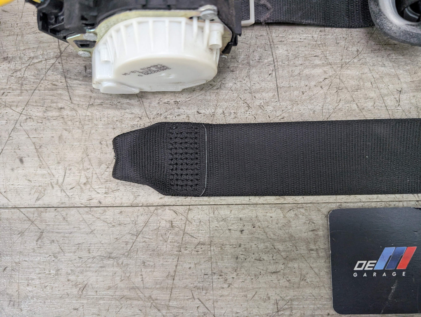 08-13 OEM BMW E88 128 135 Front Left Driver Seat Belt Seatbelt Retractor Black