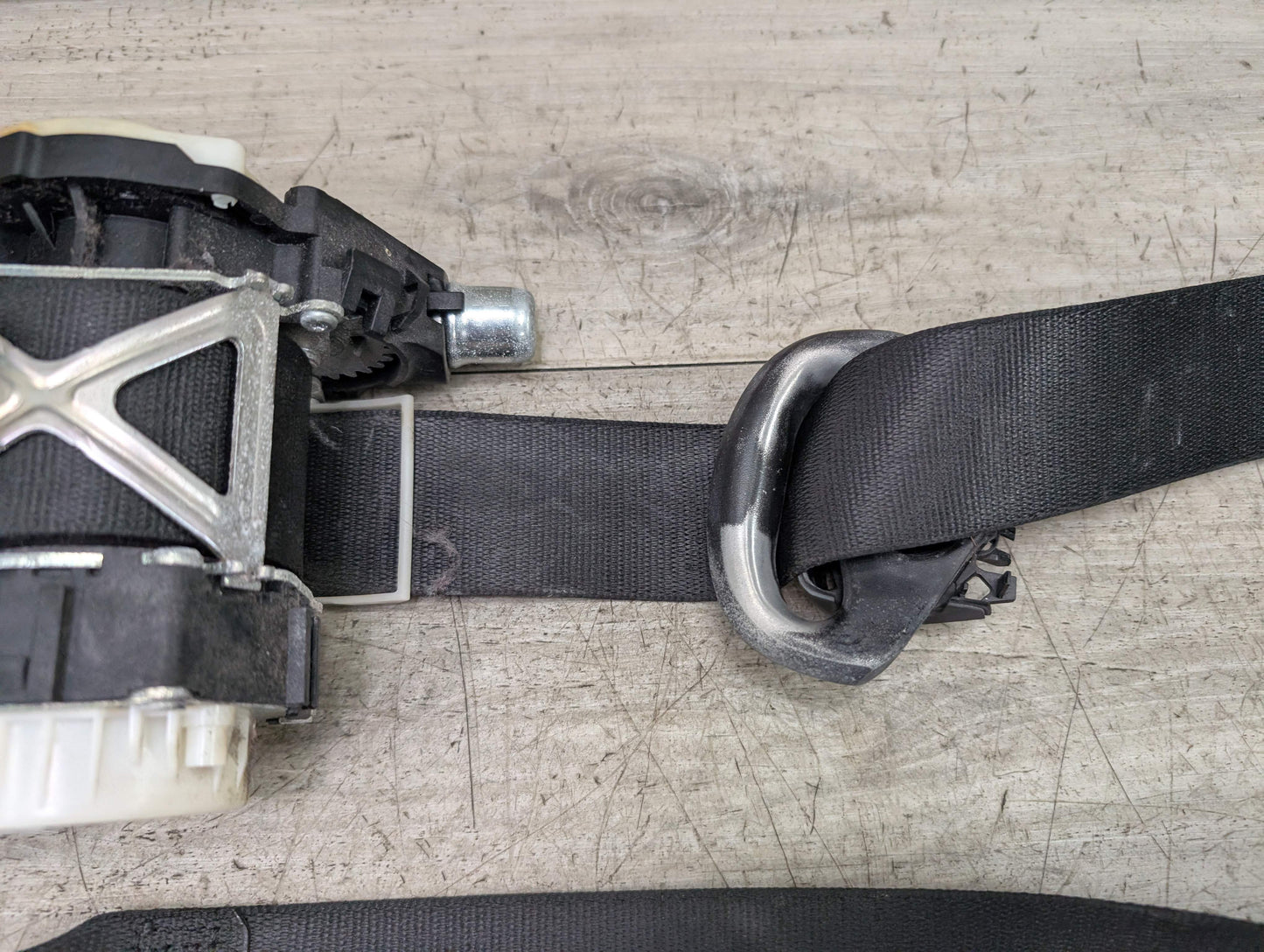 08-13 OEM BMW E88 128 135 Front Left Driver Seat Belt Seatbelt Retractor Black