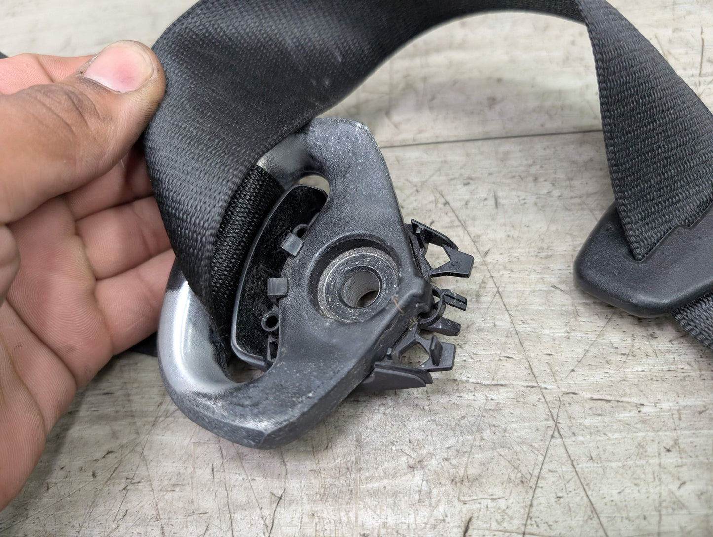 08-13 OEM BMW E88 128 135 Front Left Driver Seat Belt Seatbelt Retractor Black