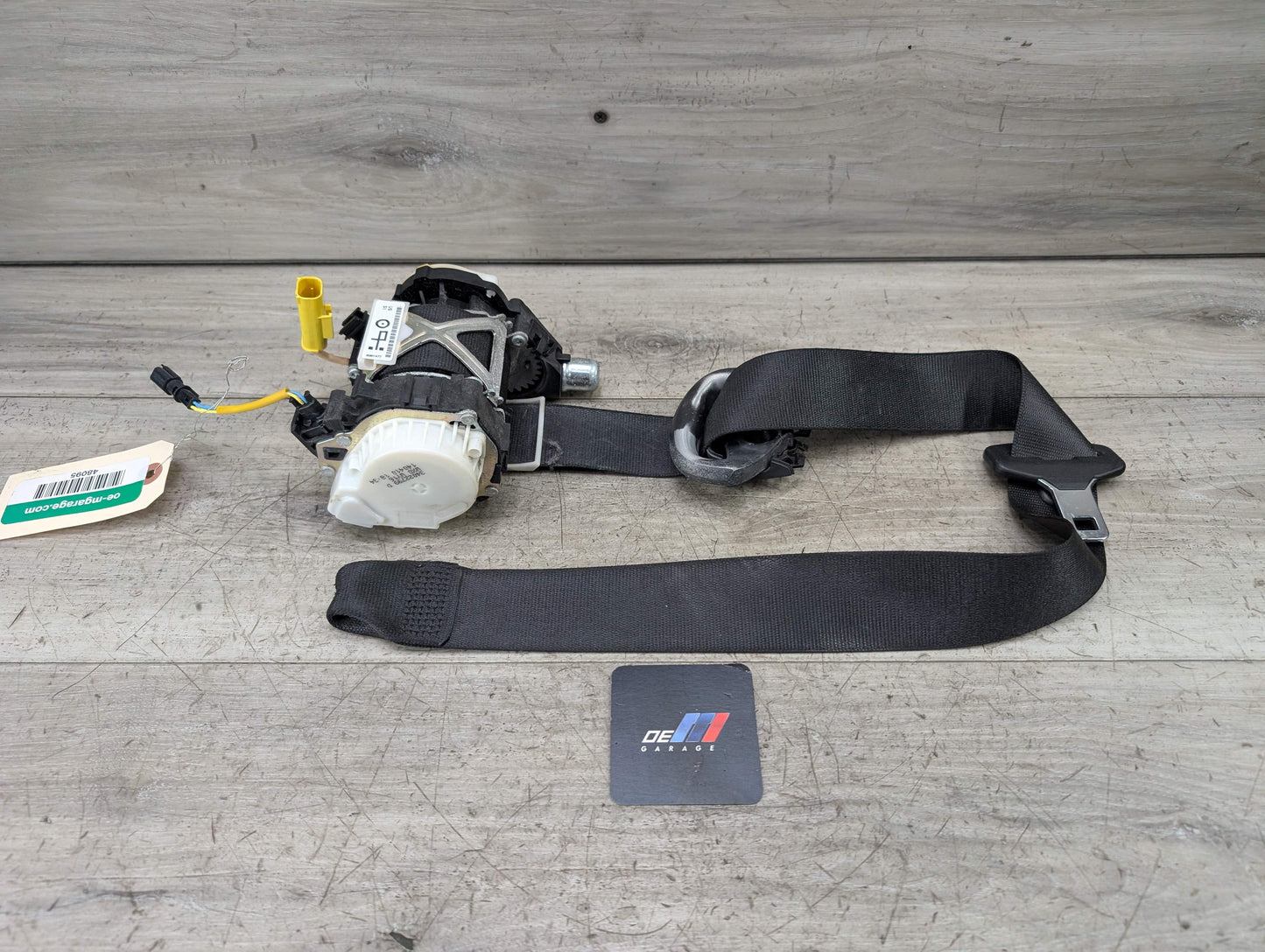 08-13 OEM BMW E88 128 135 Front Left Driver Seat Belt Seatbelt Retractor Black