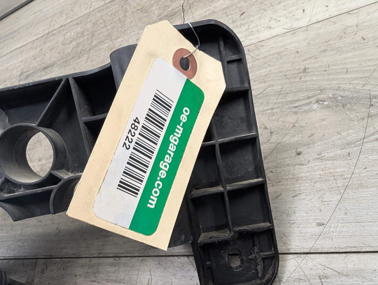 08-13 BMW E82 E88 128 135 Right Passenger Headlight Arm Bracket Support Mount