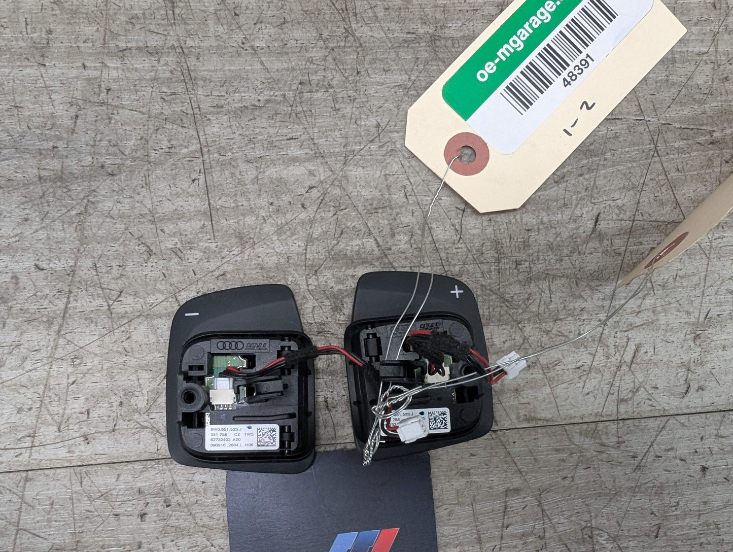 OEM AUDI A4 B9 Left Right Gear Shift Up Down Steering Wheel Paddle Shifters SET