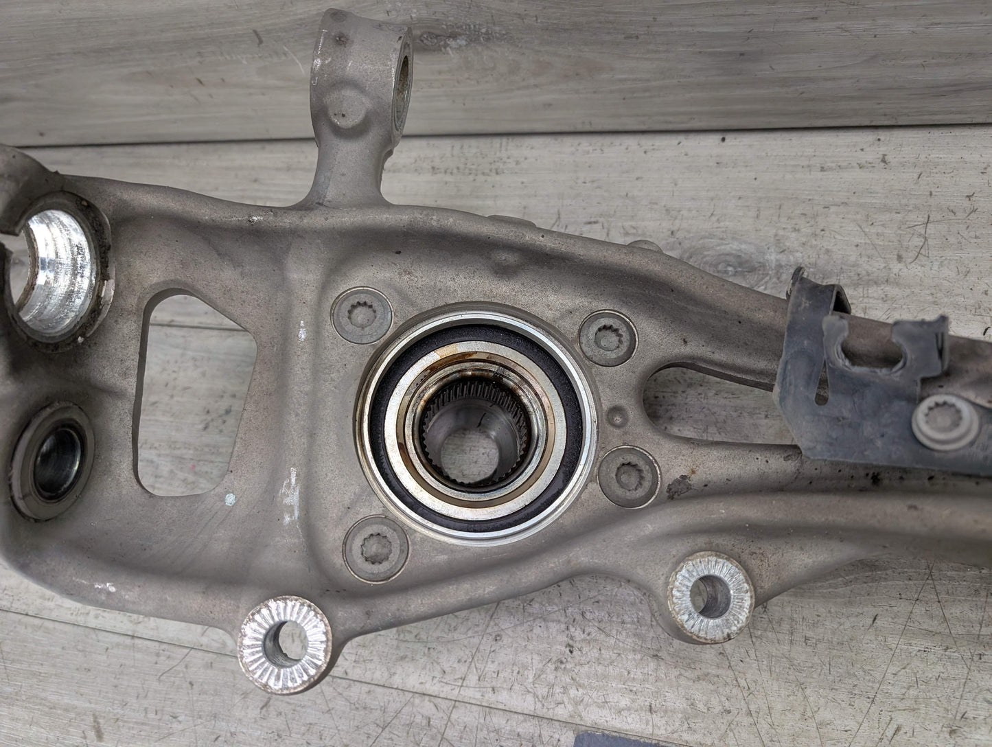17-25 OEM AUDI A4 A5 RS5 S4 S5 Front Left Driver Spindle Hub Knuckle Bearing