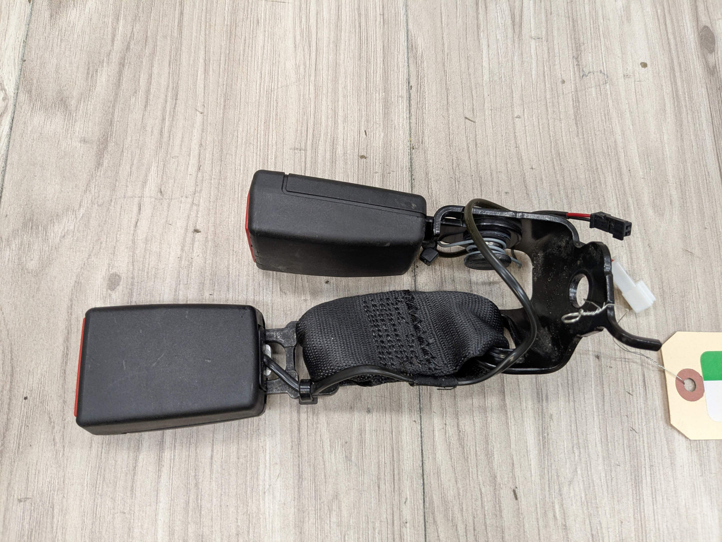OEM BMW G01 G02 F97 F98 X3 REAR Right Passenger Side SeatBelt Seat Belt Buckle