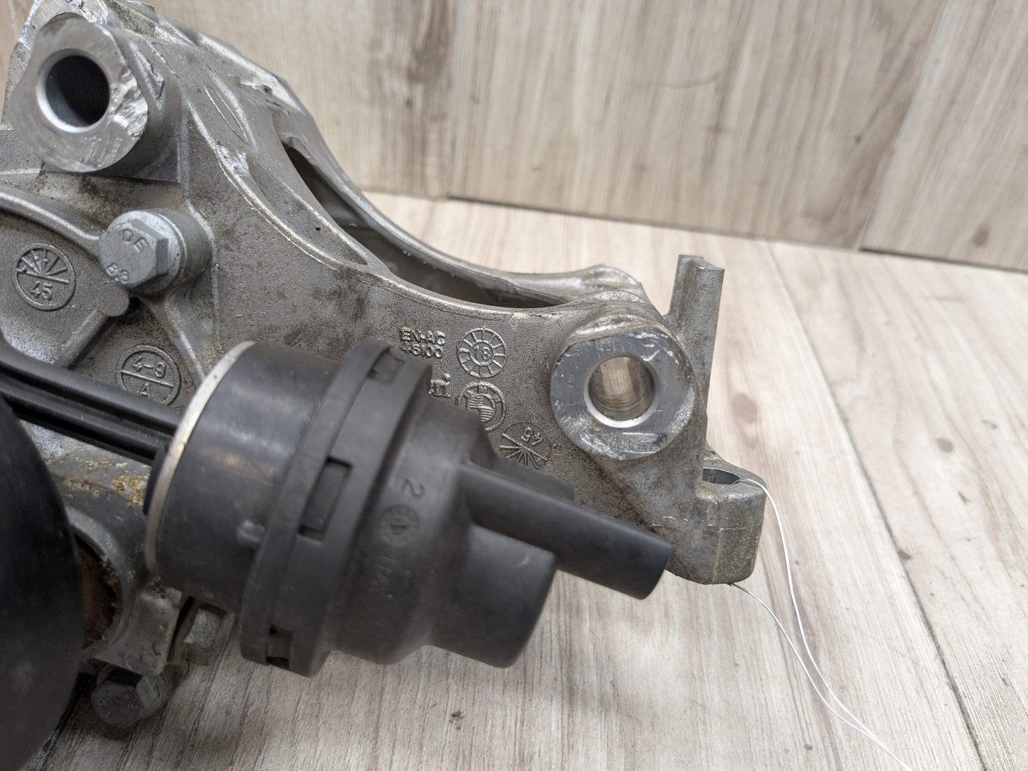 OEM BMW F22 F23 F30 G01 G02 230 330 X3 Engine B46 B48 Coolant Pump With Support