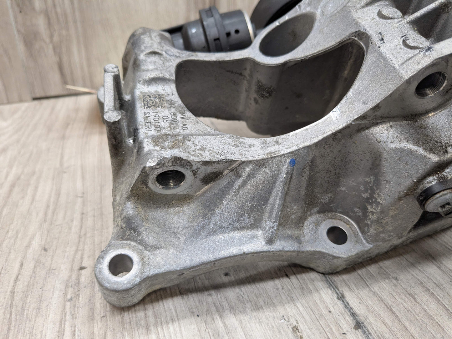 OEM BMW F22 F23 F30 G01 G02 230 330 X3 Engine B46 B48 Coolant Pump With Support