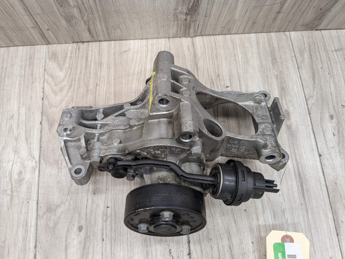 OEM BMW F22 F23 F30 G01 G02 230 330 X3 Engine B46 B48 Coolant Pump With Support