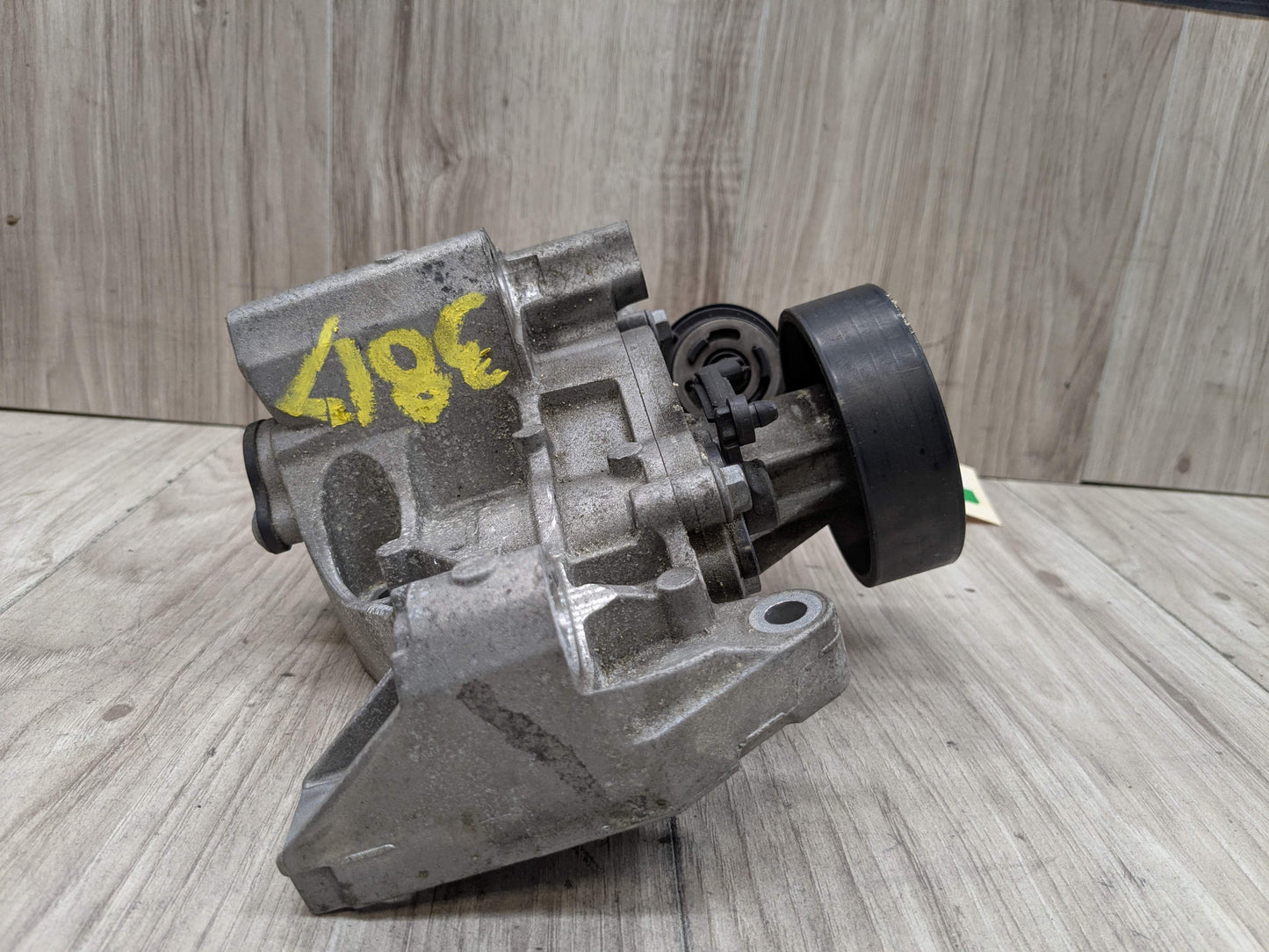 OEM BMW F22 F23 F30 G01 G02 230 330 X3 Engine B46 B48 Coolant Pump With Support