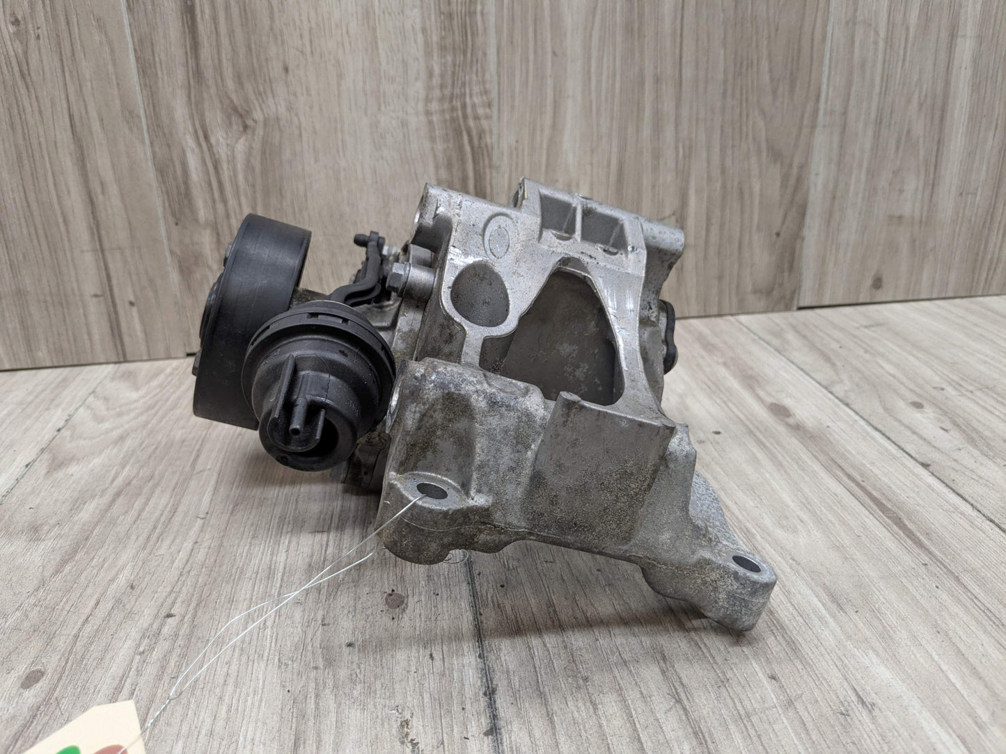 OEM BMW F22 F23 F30 G01 G02 230 330 X3 Engine B46 B48 Coolant Pump With Support