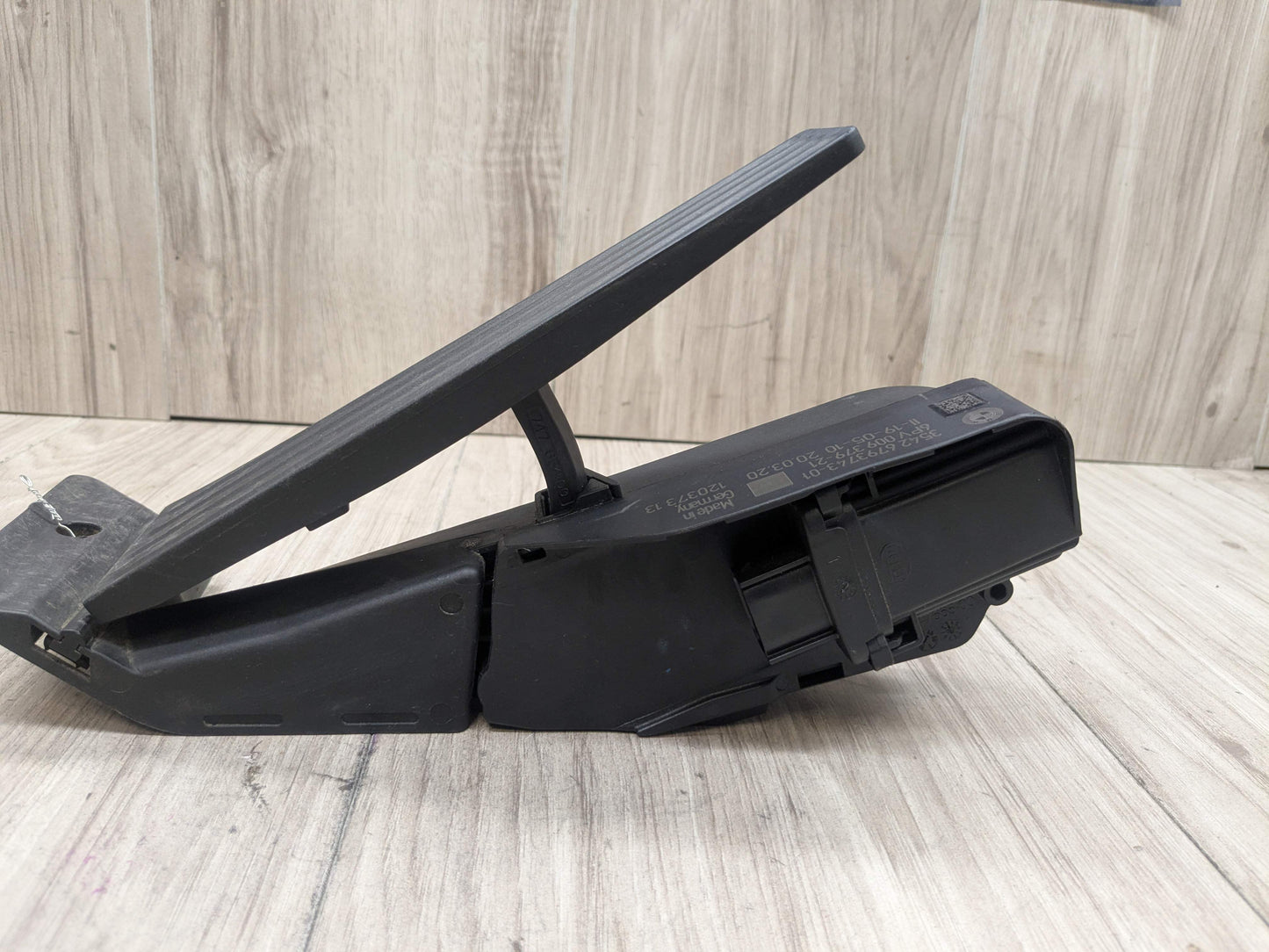 08-25 OEM BMW  E88 F22 F30 F32 Accelerator Gas Pedal and Sensor