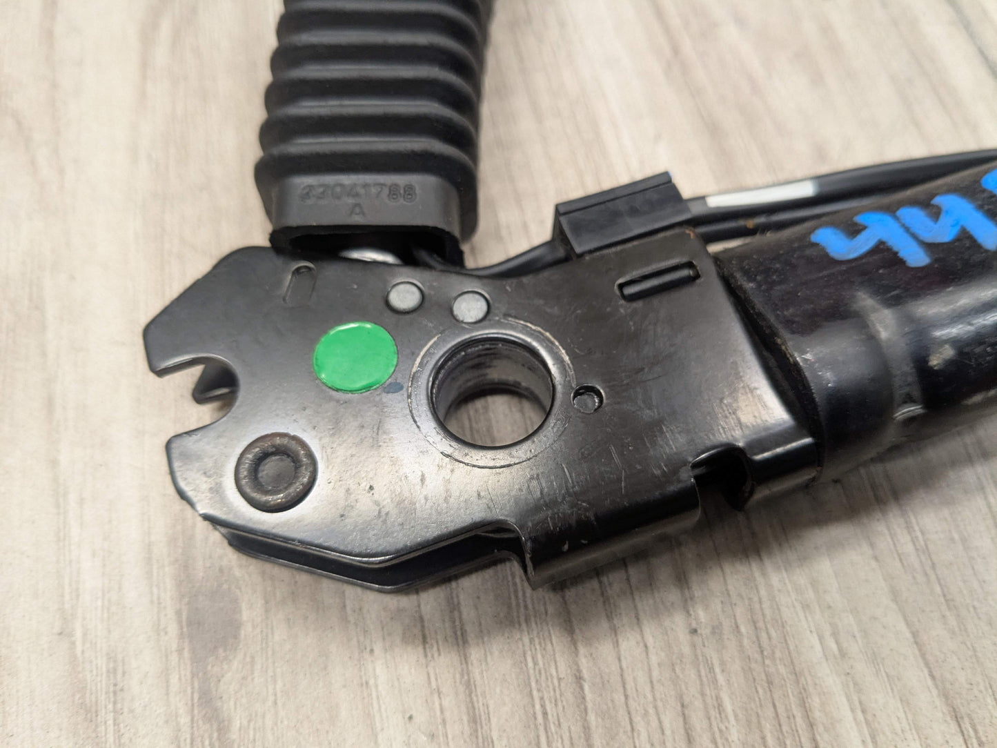 OEM BMW E82 E84 E88 E89 E90 E92 Front Left Driver Seat Belt Buckle Tensioner