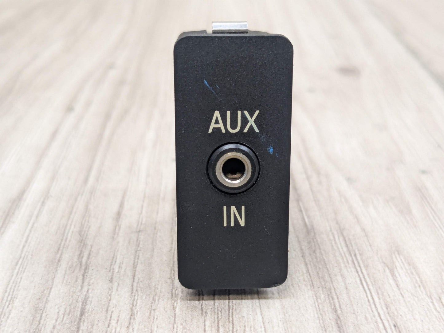 OEM BMW E85 E88 E90 E92 E93 F10 F12 F06 F01 F02 Audio Input Socket Auxilliary