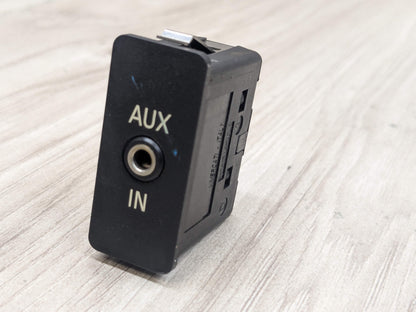 OEM BMW E85 E88 E90 E92 E93 F10 F12 F06 F01 F02 Audio Input Socket Auxilliary