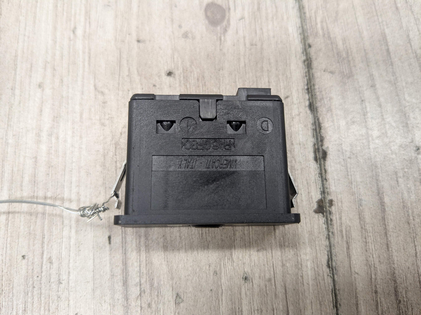 OEM BMW E85 E88 E90 E92 E93 F10 F12 F06 F01 F02 Audio Input Socket Auxilliary