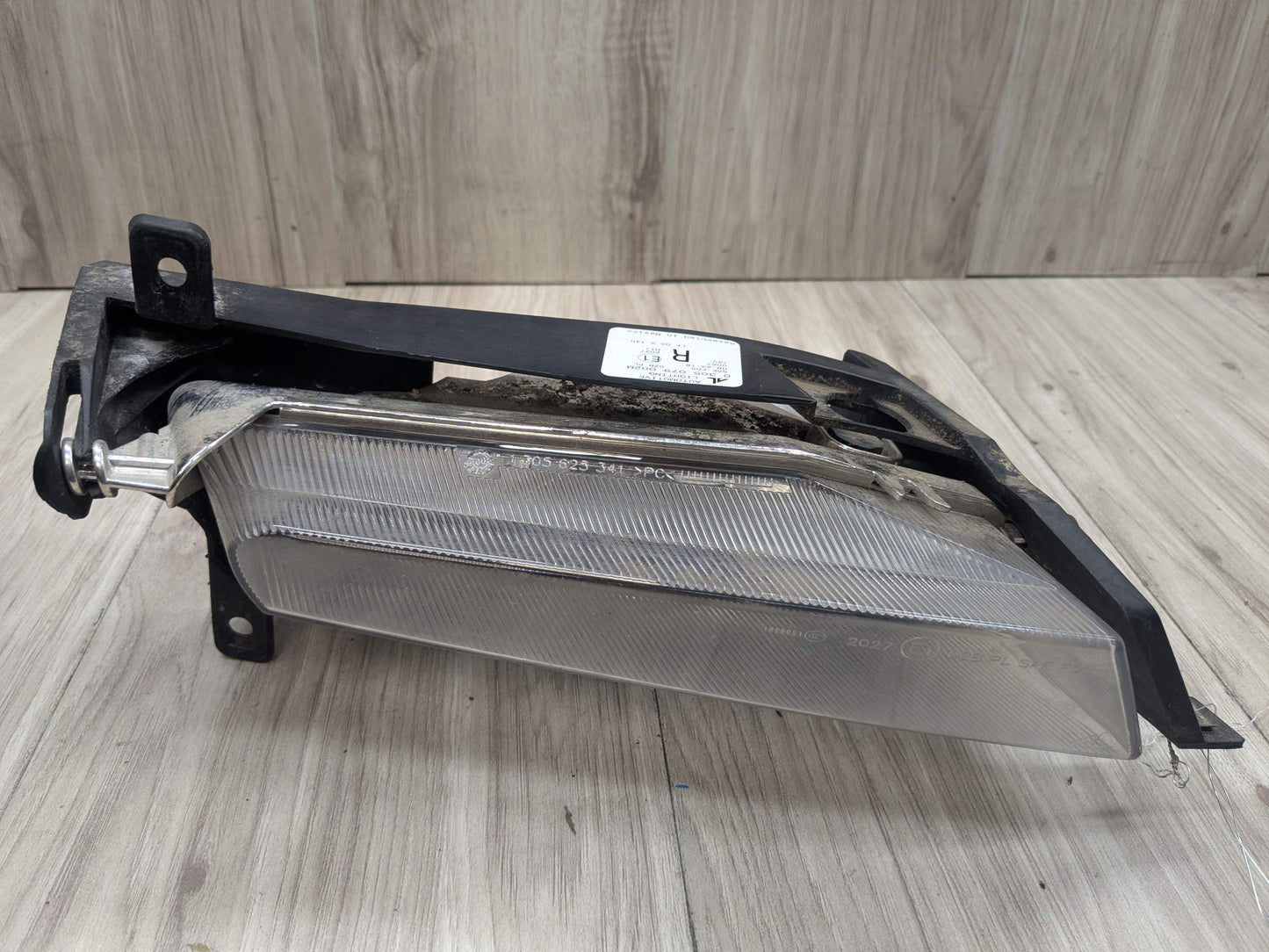 06-08 OEM BMW E85 E86 Z4 Front Right Passenger Side Fog Light Lamp