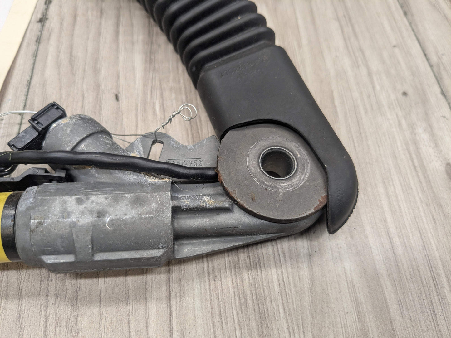 OEM BMW E53 E83 E85 E86 X3 X5 Z4 Right Passenger Side Seat Belt Buckle Tensioner