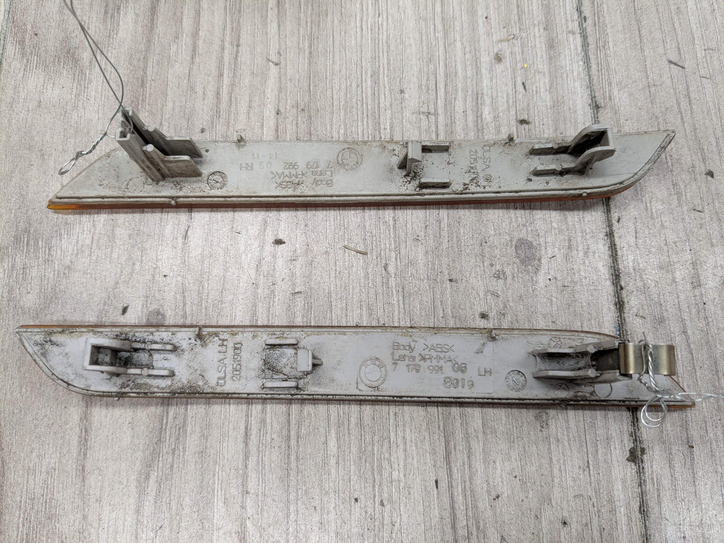 OEM BMW E70 E71 X5M X6M FRONT Bumper Left Right Side Reflector Marker Light