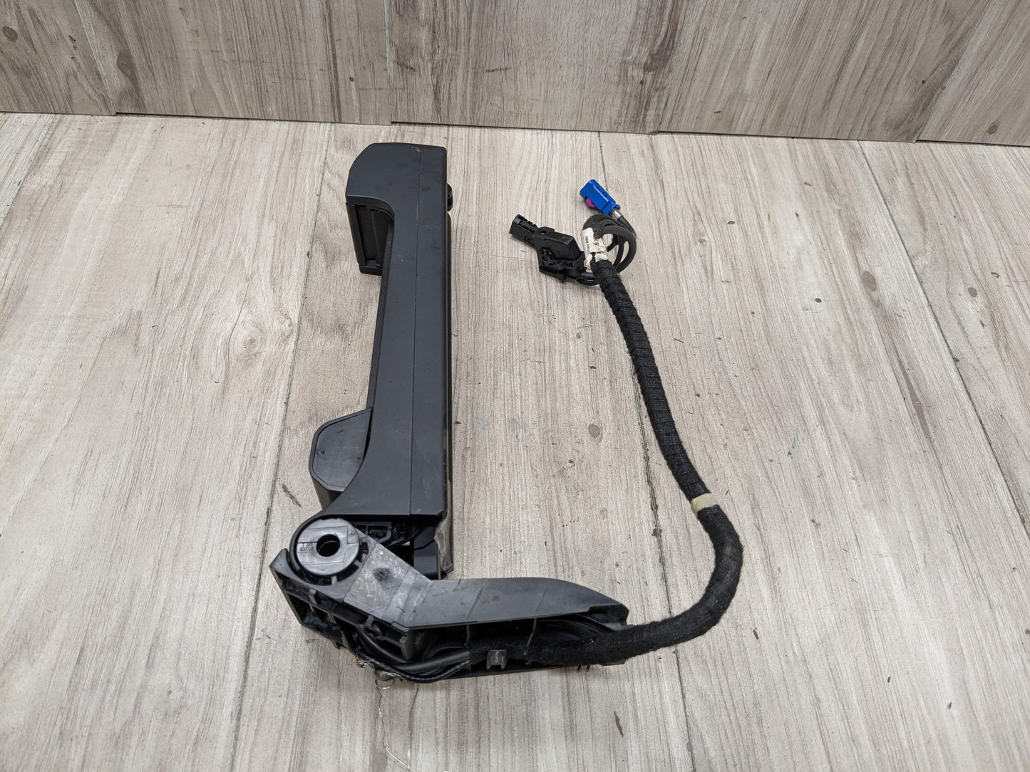 07-14 OEM BMW E70 E71 X5 X6 Front Center Console Phone Holder Tray