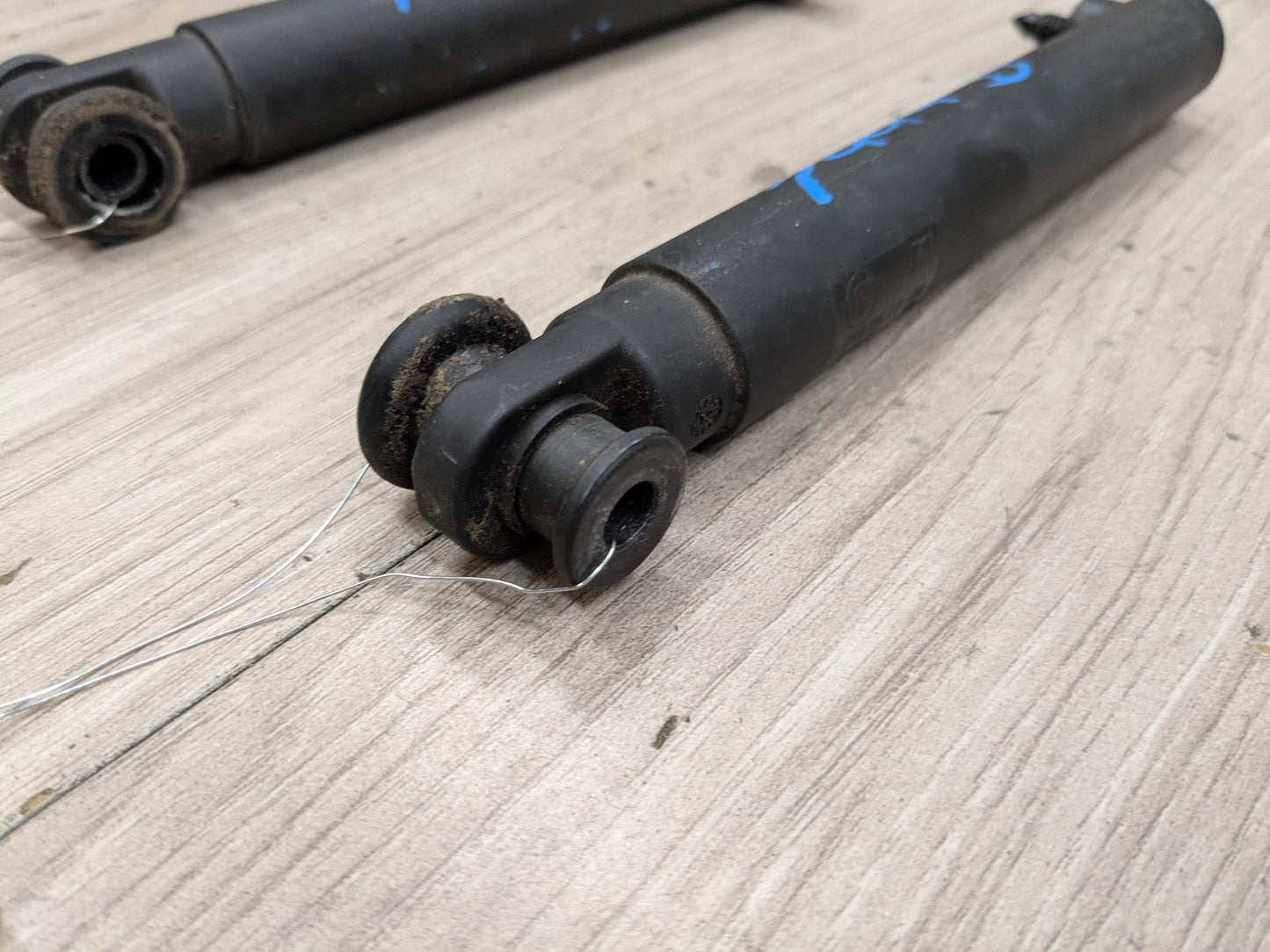 OEM BMW E70 X5 X5M Rear Lower Left Right Trunk Tailgate Shock Hatch Strut PAIR