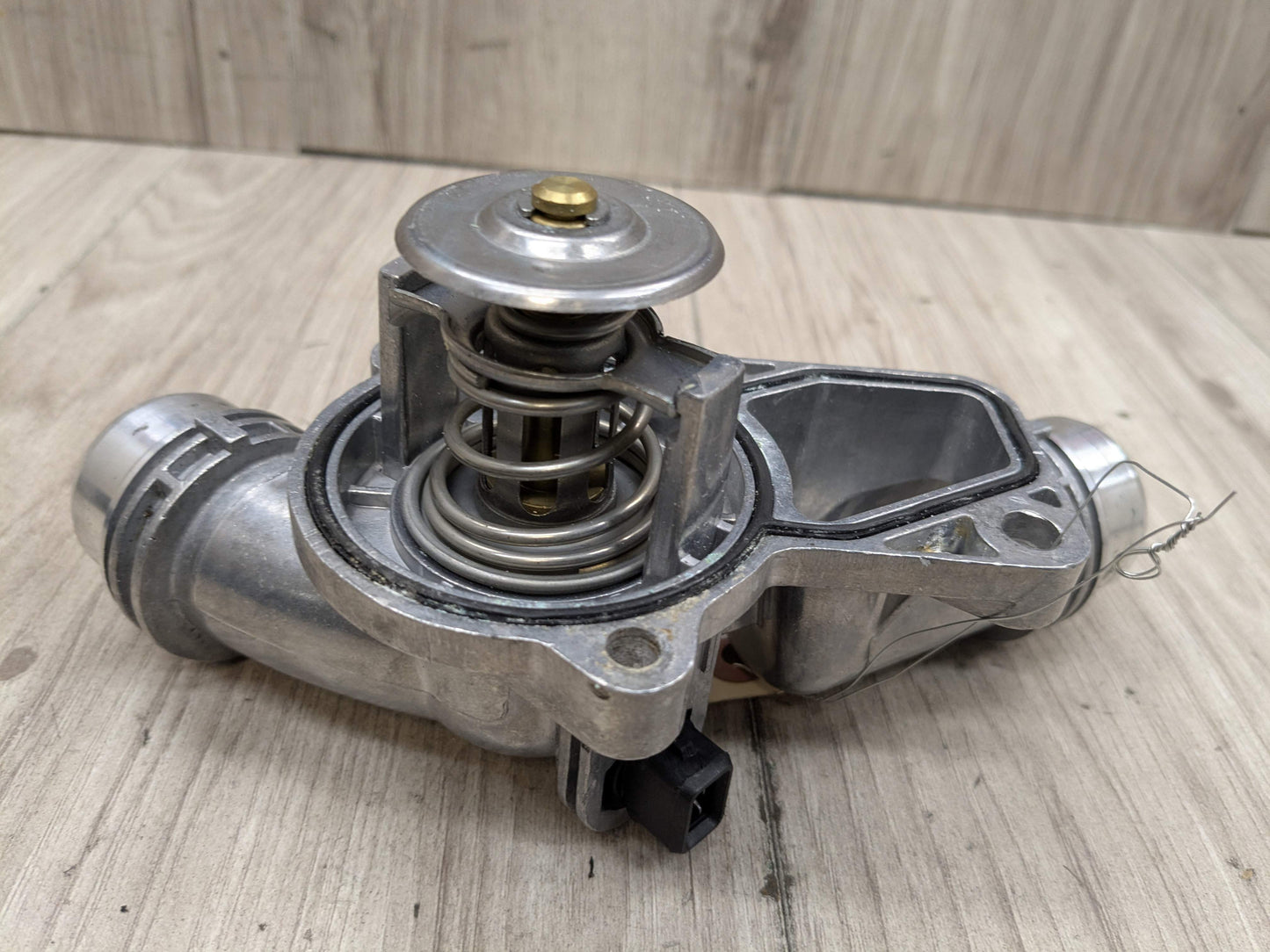 BMW E36 E39 E46 E53 E60 E83 E85 X3 Z4 Engine M54 Aluminum Thermostat Housing