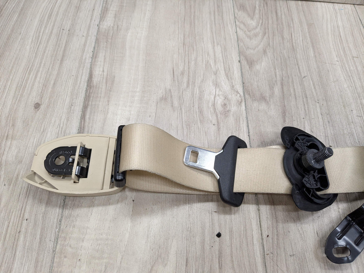 OEM BMW F97 F98 G01 G02 X3 X4 FRONT Right Passenger Seat Belt Retractor BEIGE