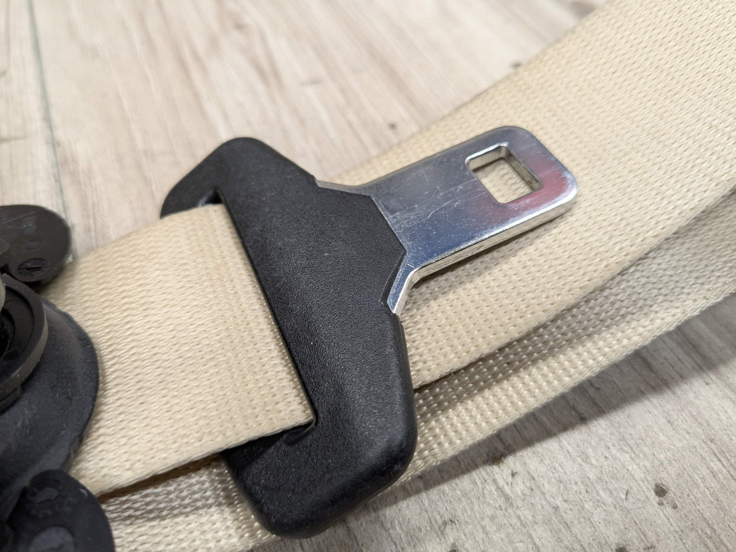 OEM BMW F97 F98 G01 G02 X3 X4 FRONT Right Passenger Seat Belt Retractor BEIGE