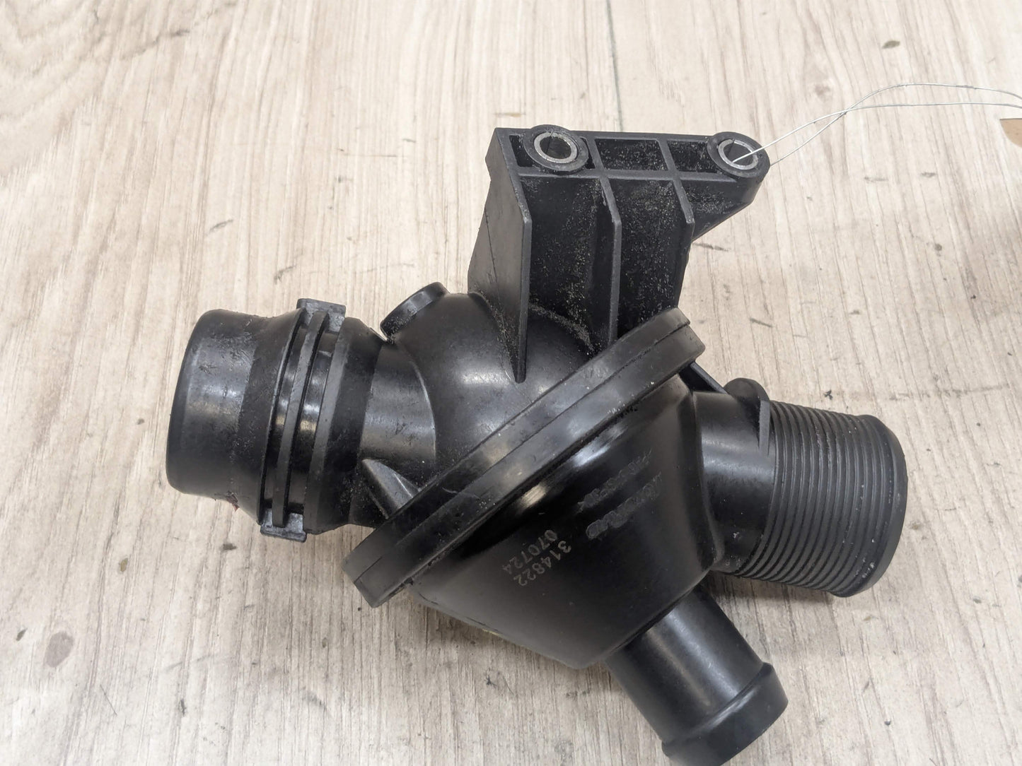 OEM BMW F10 F15 F22 F25 F30 F32 Engine N20 N26 Water Coolant Thermostat Housing