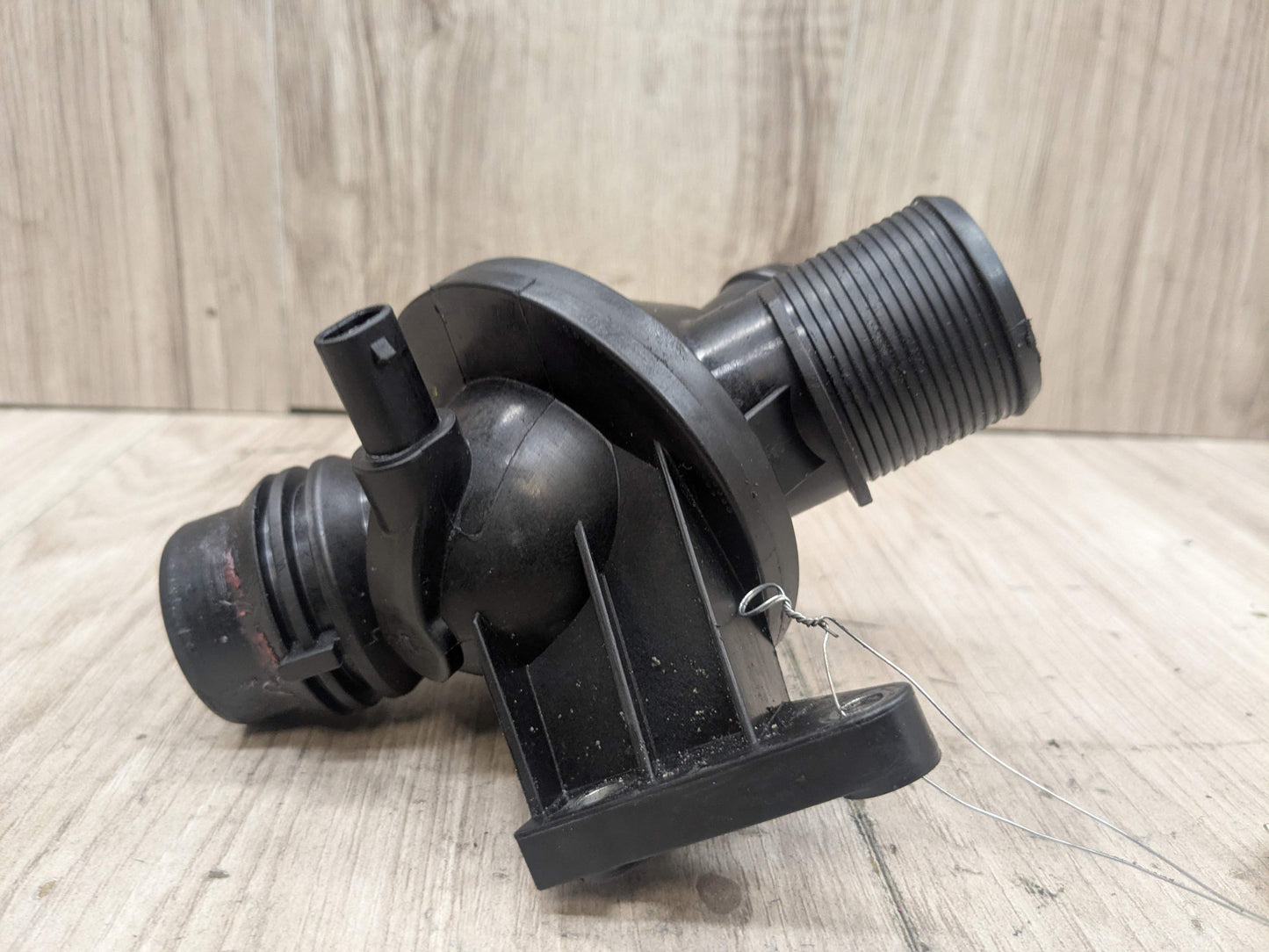 OEM BMW F10 F15 F22 F25 F30 F32 Engine N20 N26 Water Coolant Thermostat Housing