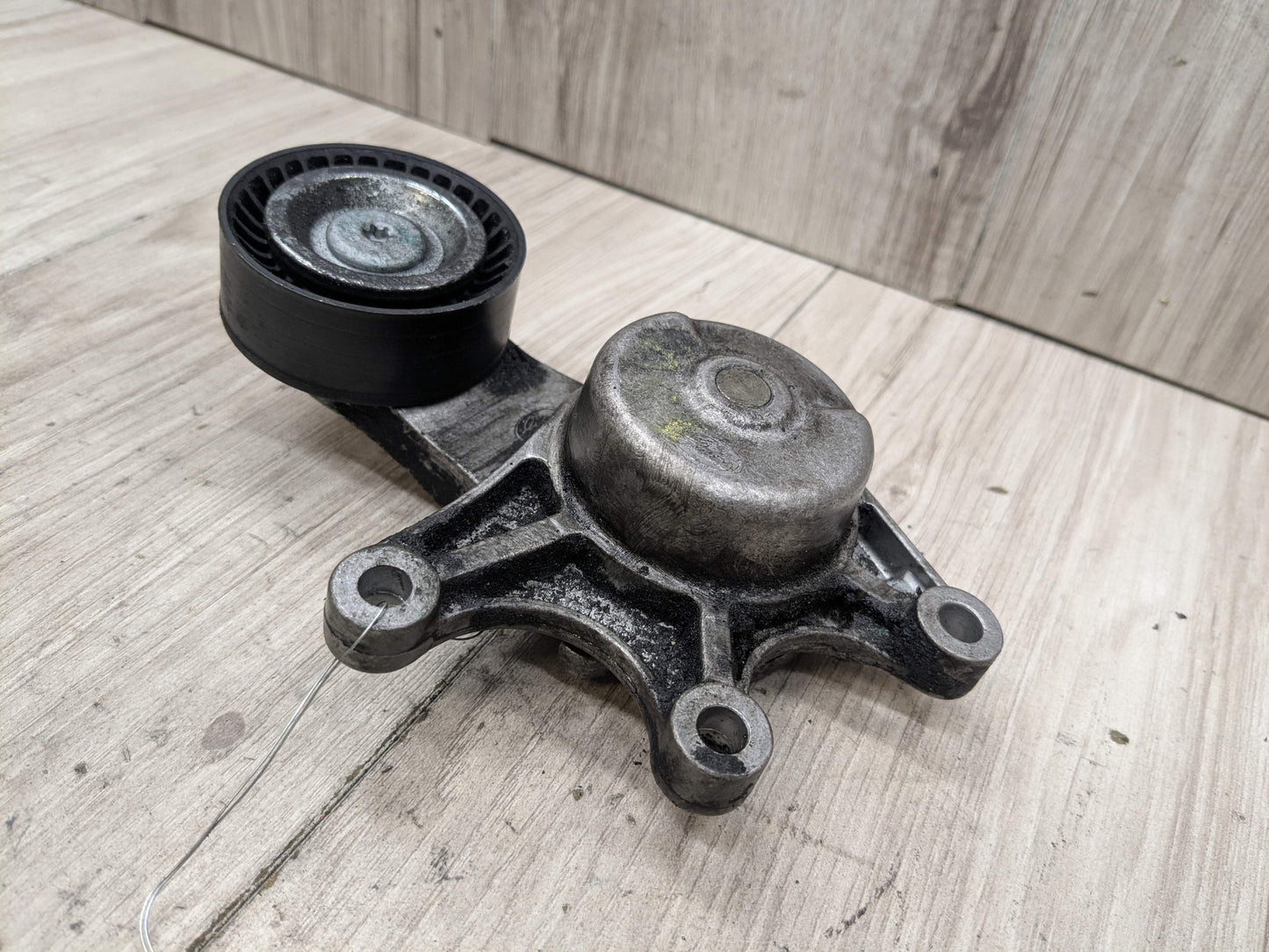 OEM BMW E84 F10 F22 F25 F30 F32 Engine N20 N26 Serpentine Belt Tensioner Pulley
