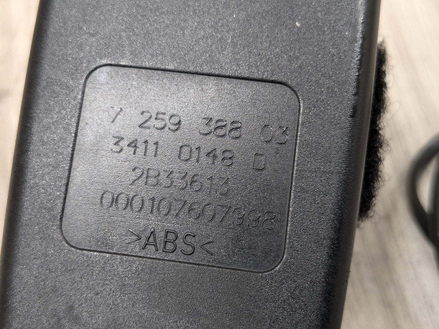 OEM BMW F30 F32 F36 F80 F82 F87 Front Right Passenger Seat Belt Buckle Tensioner