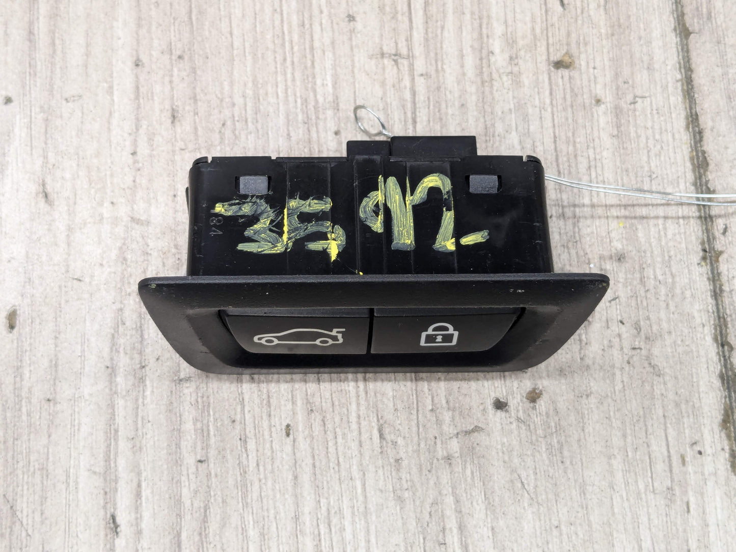 OEM BMW F02 F10 F15 F48 F90 G01 G20 G30 G80 X3 Rear Trunk Lid Center Lock Switch