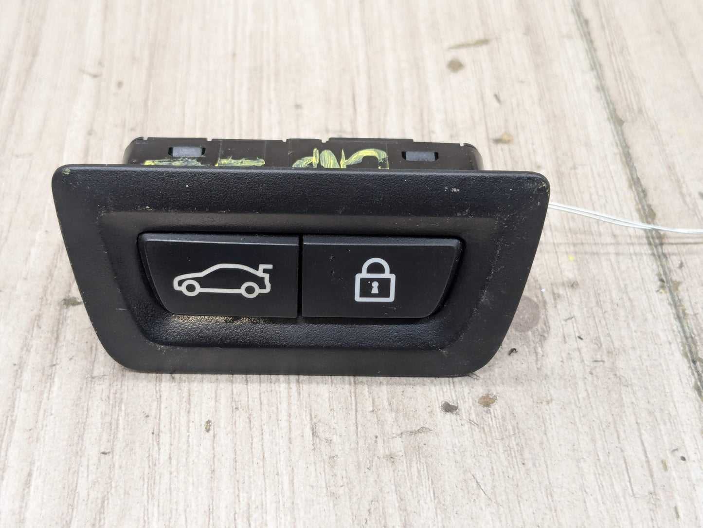 OEM BMW F02 F10 F15 F48 F90 G01 G20 G30 G80 X3 Rear Trunk Lid Center Lock Switch