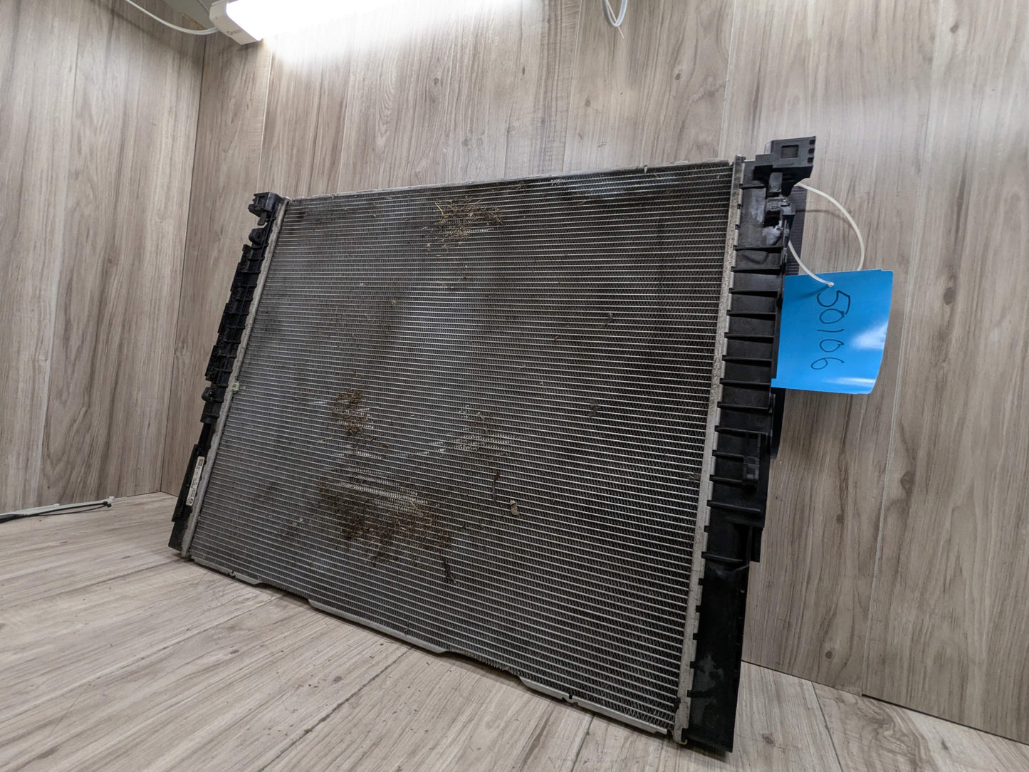 16-19 OEM BMW G11 G12 G30 750 M550iX Auxiliary Coolant Radiator N63R
