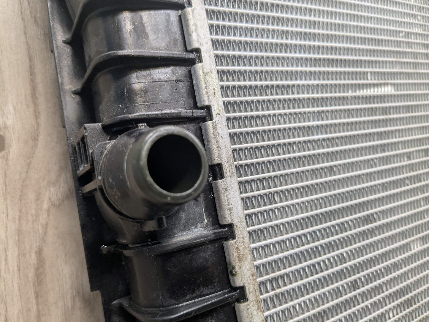 16-19 OEM BMW G11 G12 G30 750 M550iX Auxiliary Coolant Radiator N63R