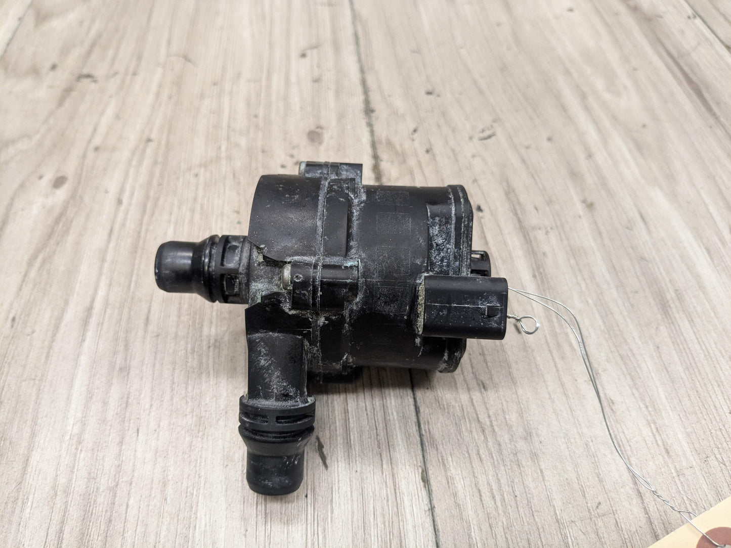 16-19 OEM BMW G11 G12 G30 M550 750 M760 Auxiliary Electric Coolant Water Pump