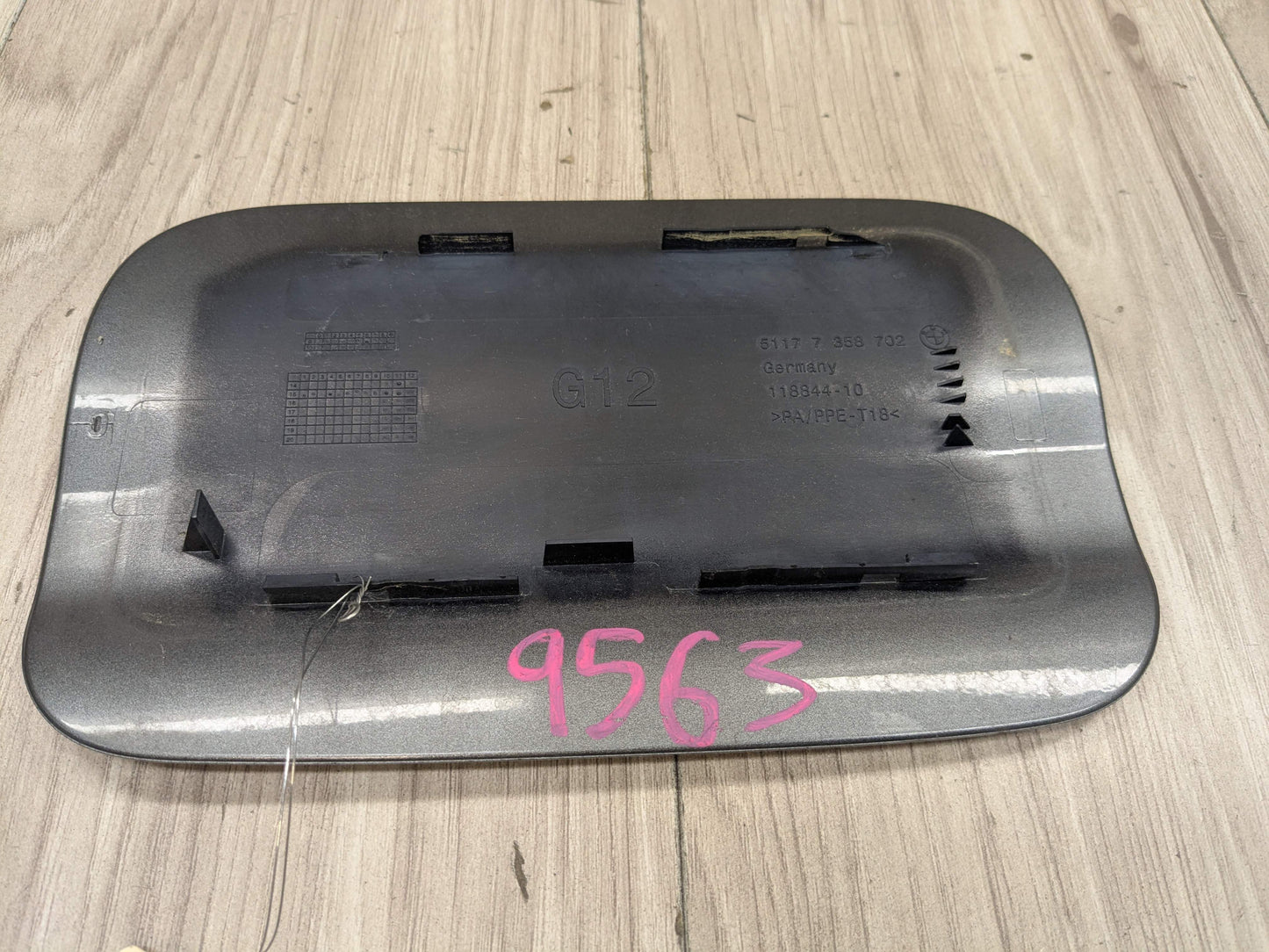 16-22 OEM BMW G12 740 750 Rear Fuel Gas Tank Flap Filler Lid Cover Cap Gray C26