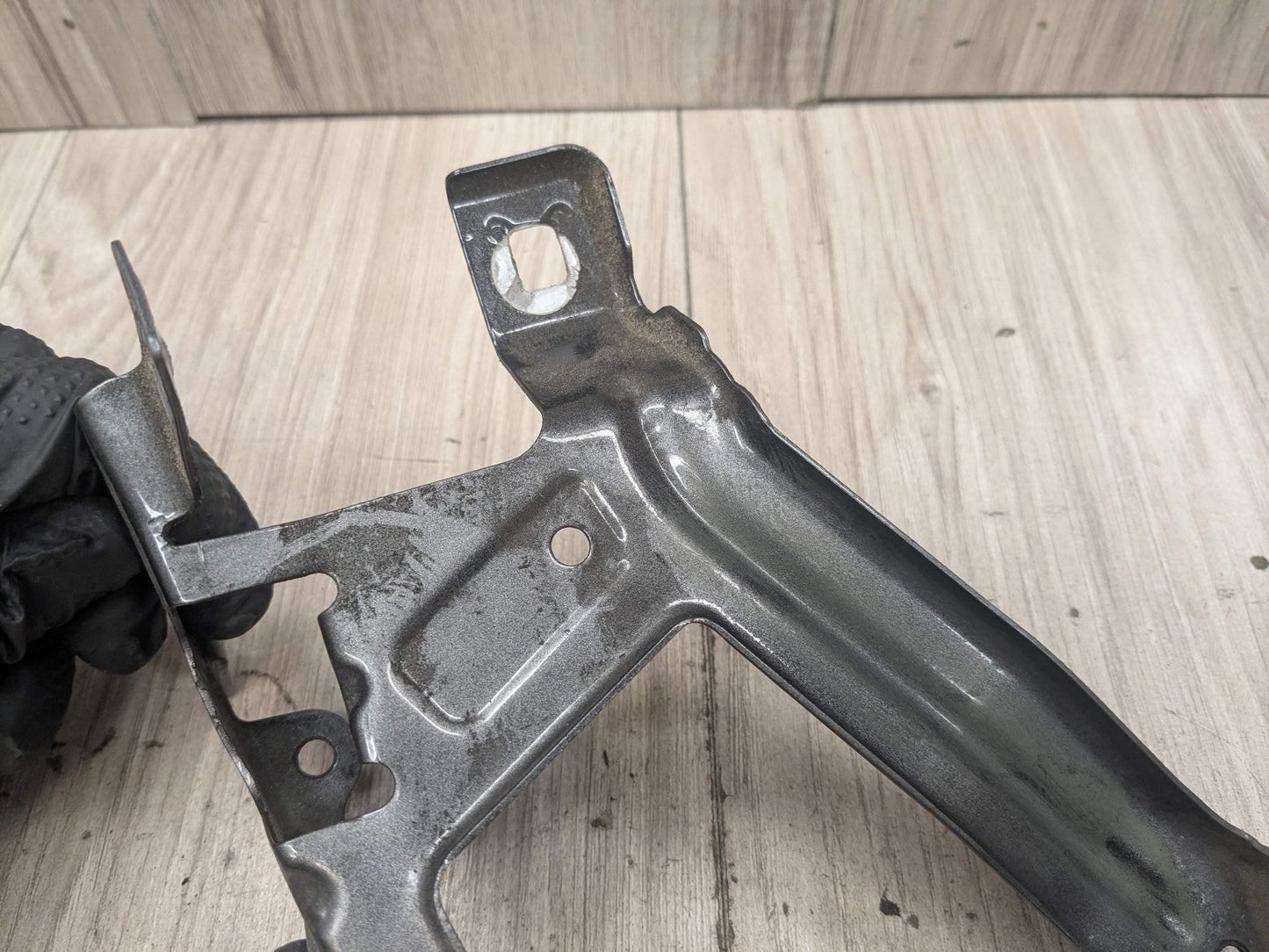 16-19 OEM BMW G11 G12 750 Front Right Passenger Fender Wing Holder Bracket SET